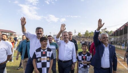 BAŞKAN SEÇER, ‘30 AĞUSTOS AYVAGEDİĞİ ZAFER KUPASI FUTBOL TURNUVASI’NIN FİNAL MAÇINI İZLEDİ – Mersin Halk Haber