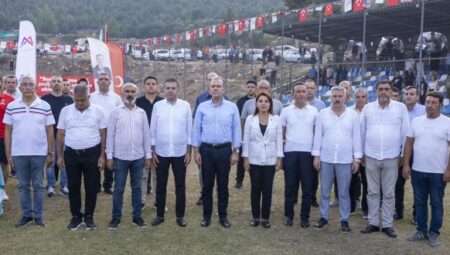 BAŞKAN SEÇER, ‘30 AĞUSTOS FINDIKPINARI ZAFER TURNUVASI’NIN FİNALİNE KATILDI – Mersin Halk Haber