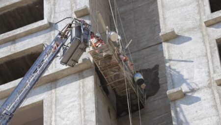 13. KATTA MAHSUR KALAN İŞÇİLERİ MERSİN BÜYÜKŞEHİR İTFAİYESİ KURTARDI – Mersin Halk Haber