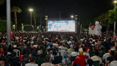 MERSİNLİLER DEV FİNAL HEYECANINI DEV EKRANDA İZLEDİ – Mersin Halk Haber