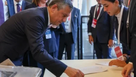 Özgür Özel A Takımını değiştiriyor