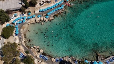 MERSİN BÜYÜKŞEHİR EMEKLİ EVİ ÜYELERİ YAPRAKLI KOY’DA DENİZİN TADINI ÇIKARDI – Mersin Halk Haber