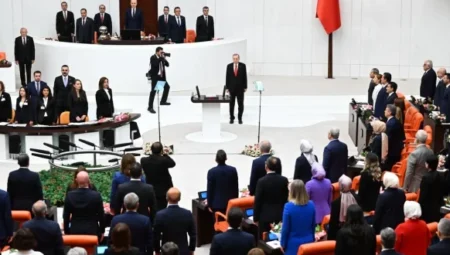 CHP, Meclis açılışında Erdoğan’a tavrını netleştirdi! Ayağa kalkacaklar mı? Deniz Yücel açıkladı… – Mersin Halk Haber