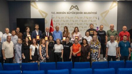 MERSİN BÜYÜKŞEHİR’DE GÖREVDE YÜKSELEN MEMURLARA PLAKET VE TEŞEKKÜR BELGELERİ TAKDİM EDİLDİ – Mersin Halk Haber