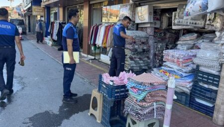 TARSUS BELEDİYESİ ZABITA EKİPLERİ KALDIRIM İŞGALİNE GEÇİT VERMİYOR – Mersin Halk Haber